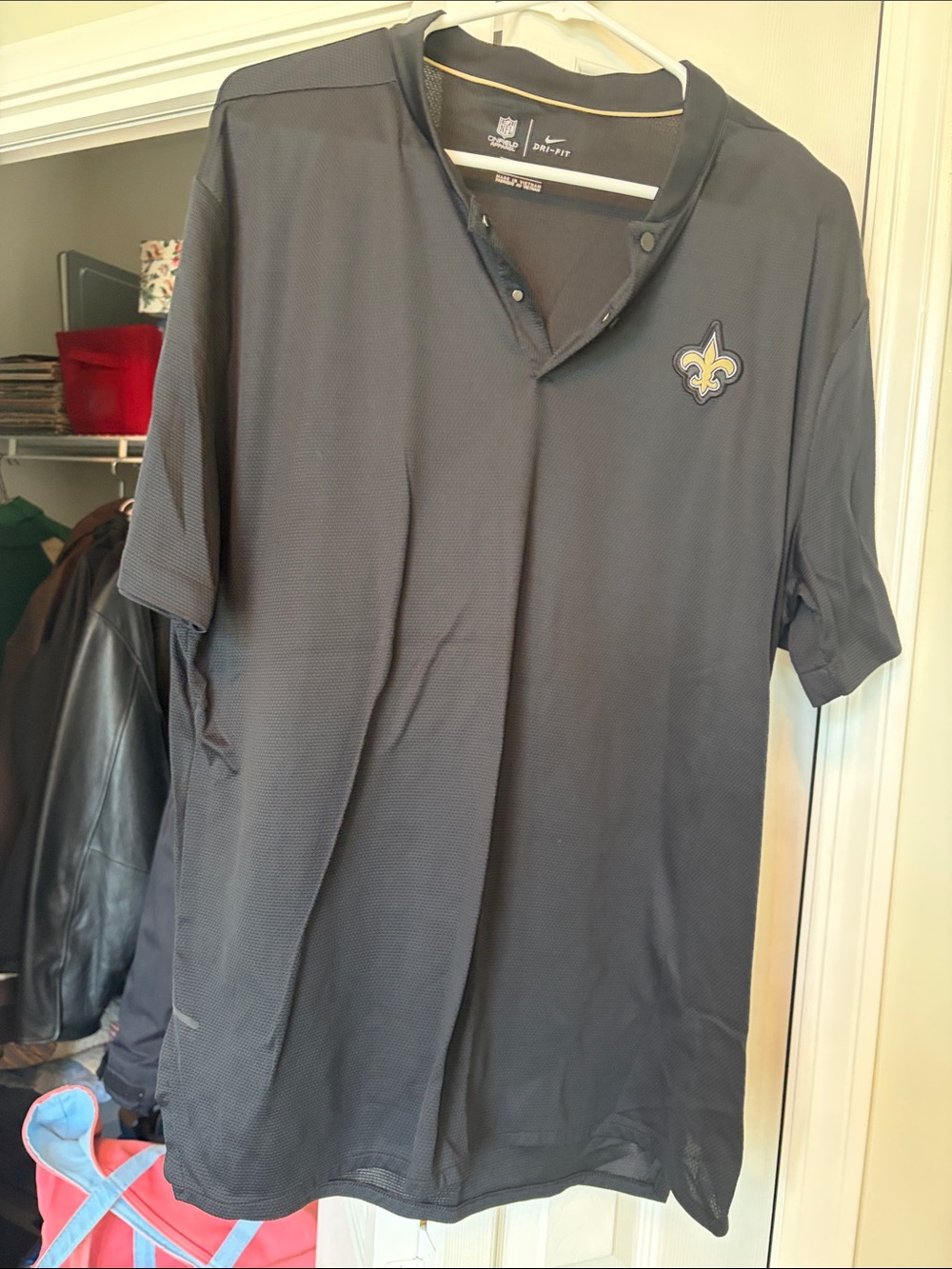Nike Men’s Black New Orleans Saints Short Sleeve Polo